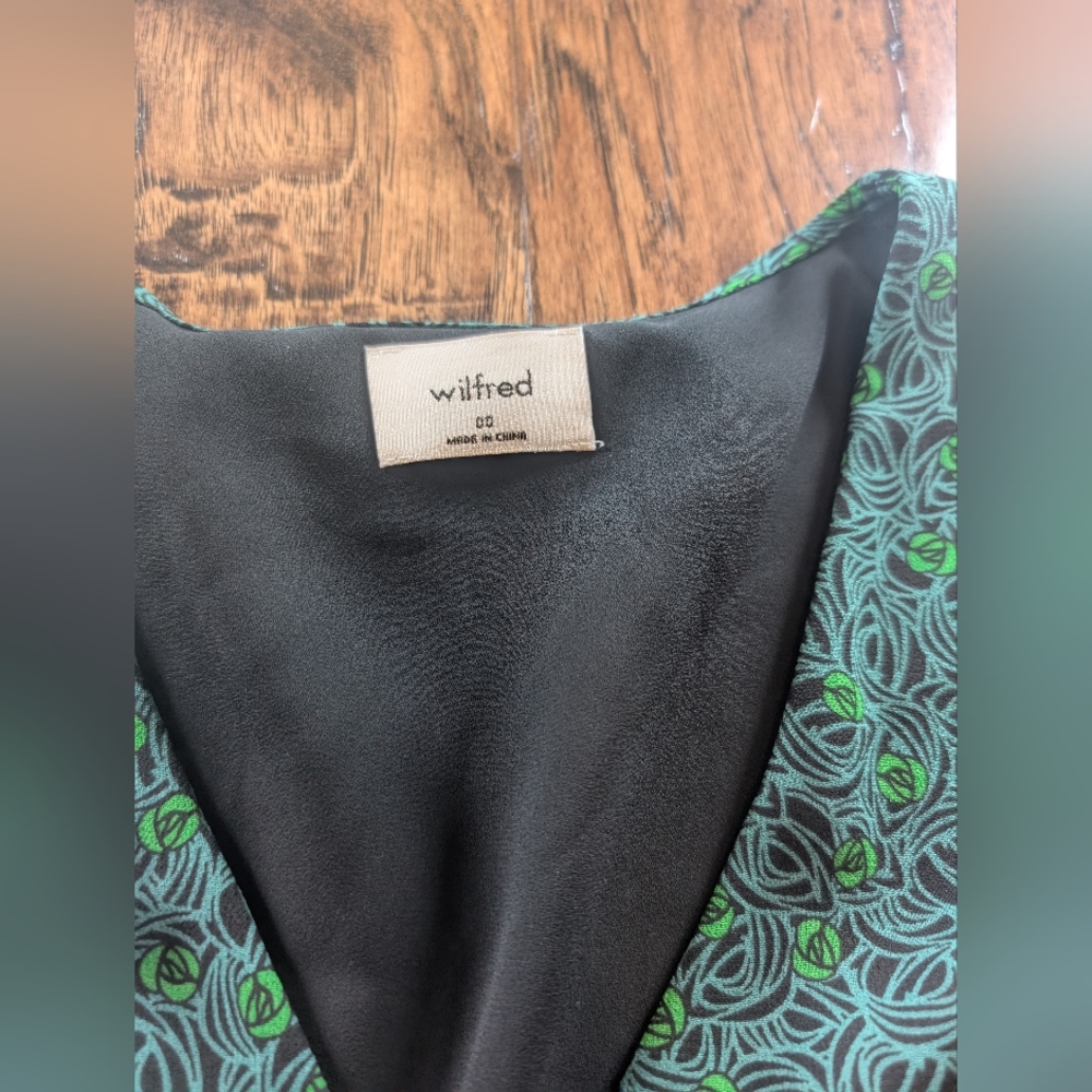 Wilfred Elegant Green V-Neck Dress - Picture 4 of 8